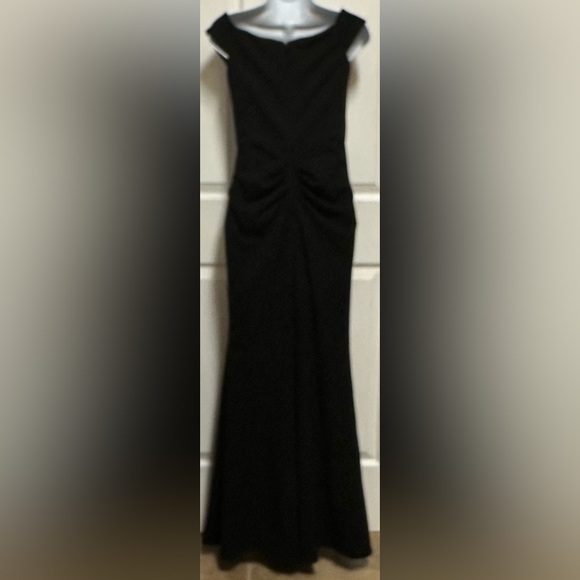 Xscape Long Off-The-Shoulder Scuba Black Crepe U-Front NWT - Picture 4 of 9